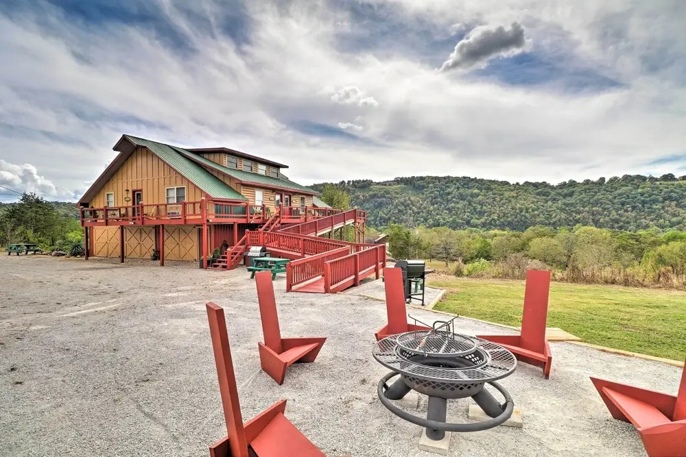 Mountain View Escape - 1 Mile to White River!