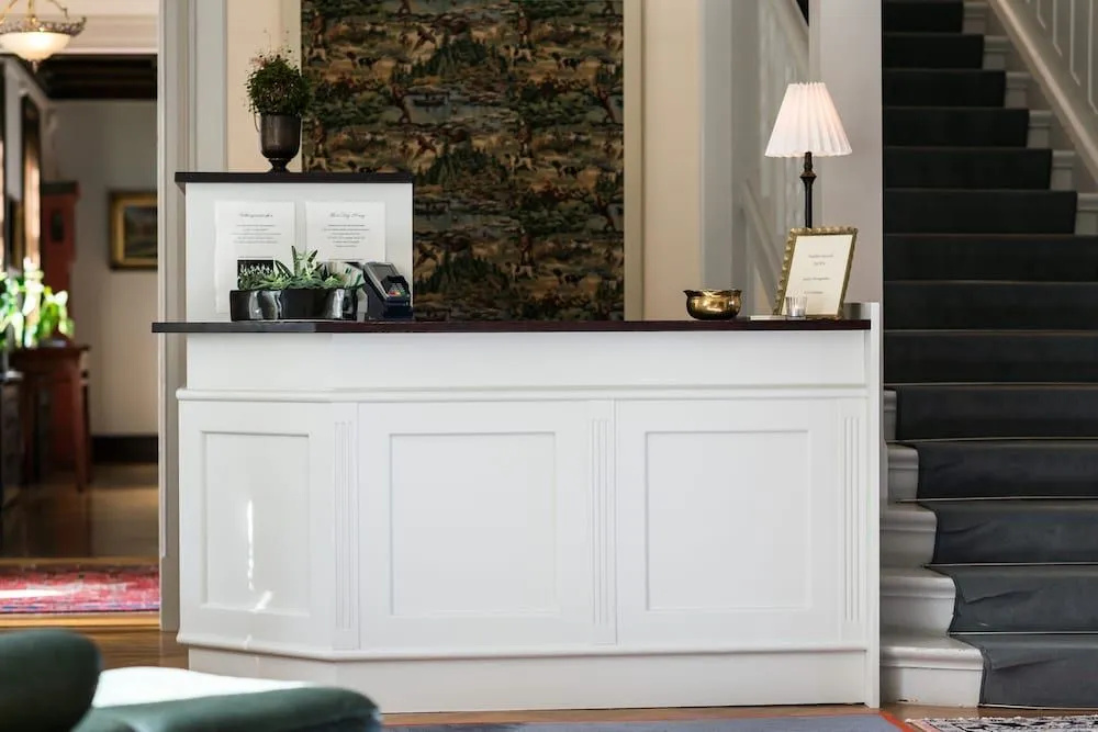 Lobby & Reception