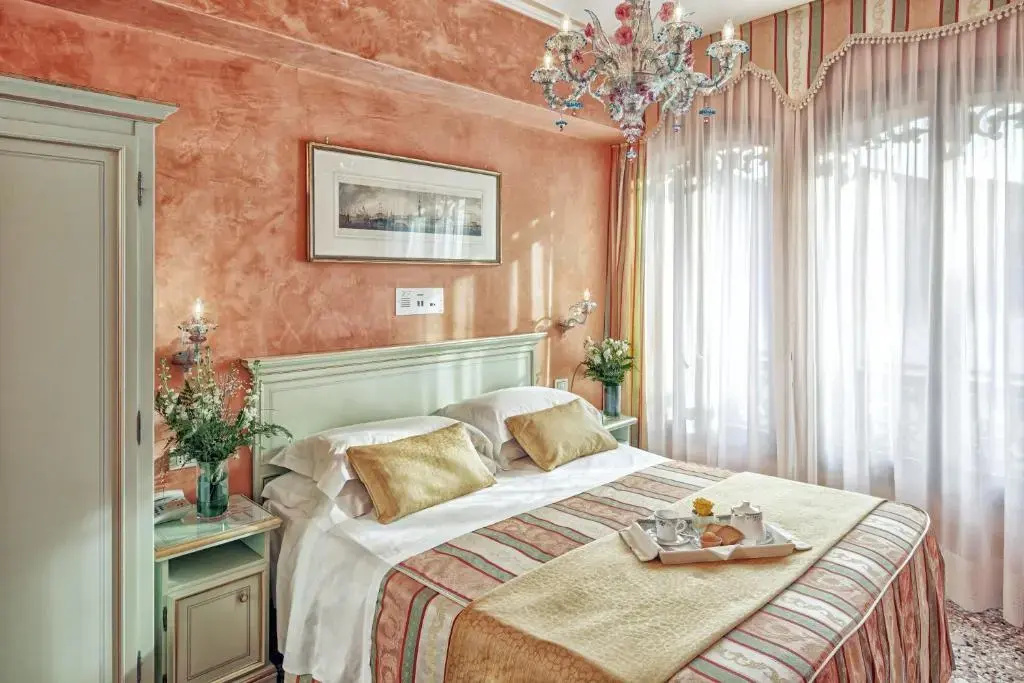 Double room (full double bed)