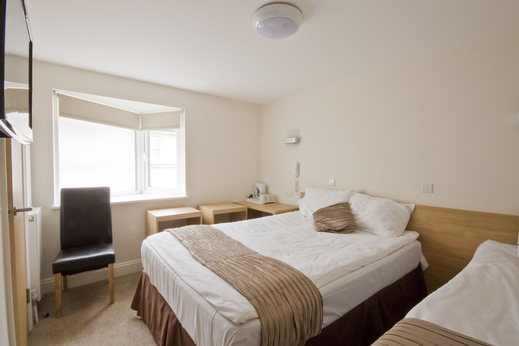 Отель Queens Hotel в Лондоне