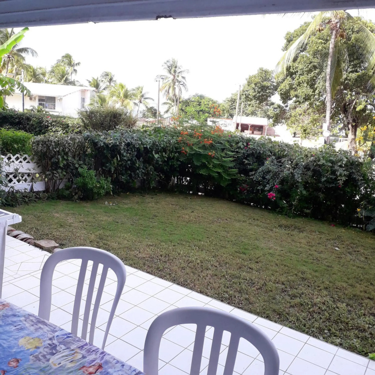 Appartement de 2 chambres avec jardin clos a Le Moule a 1 km de la plage