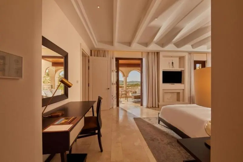 2 Bedrooms Suite with balcony