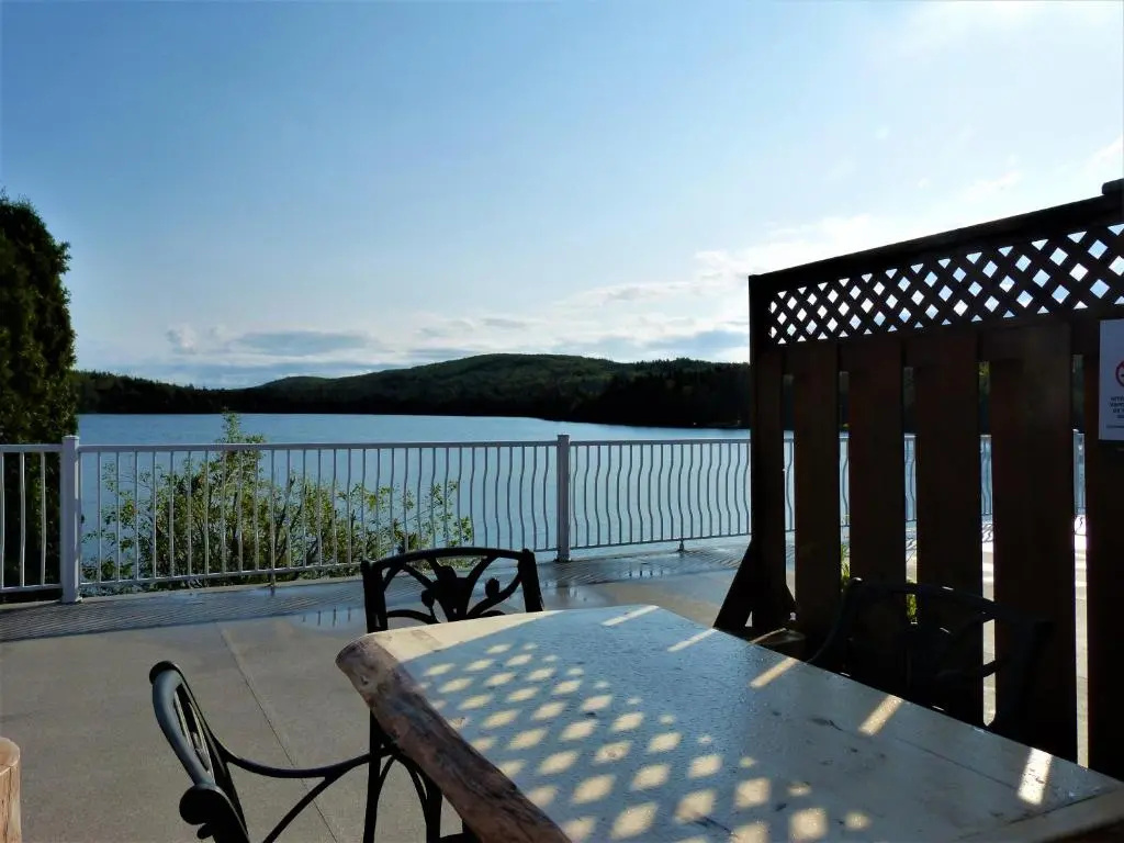 Standard Double room with lake view (full double bed)