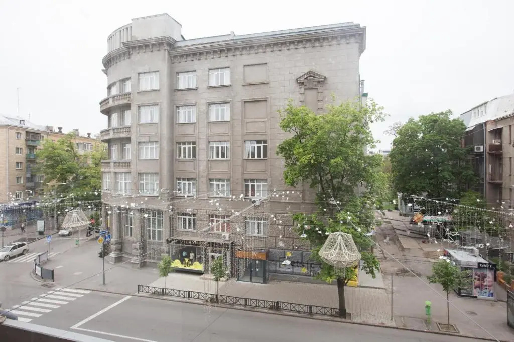 Royal Apartment On Bazhanova 11 A