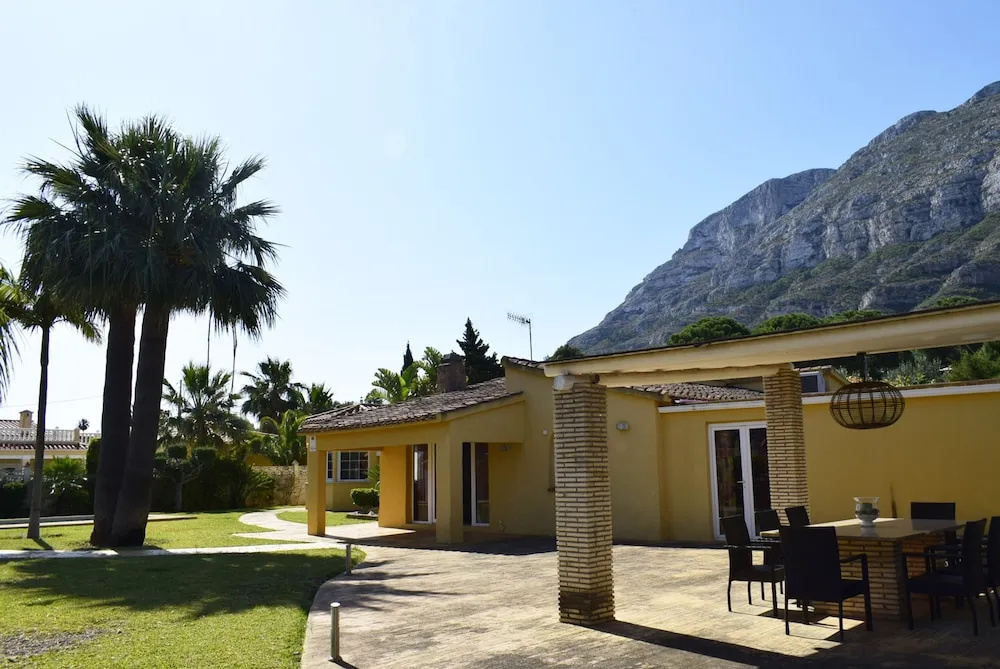 Anacasa Villa Montg Perelloner Ch4316