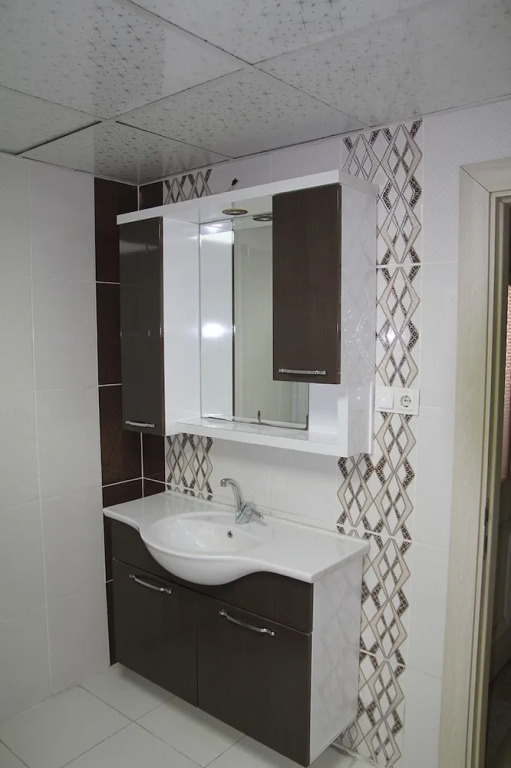 Seckin Apart - Caters to Adult Women — фото 4