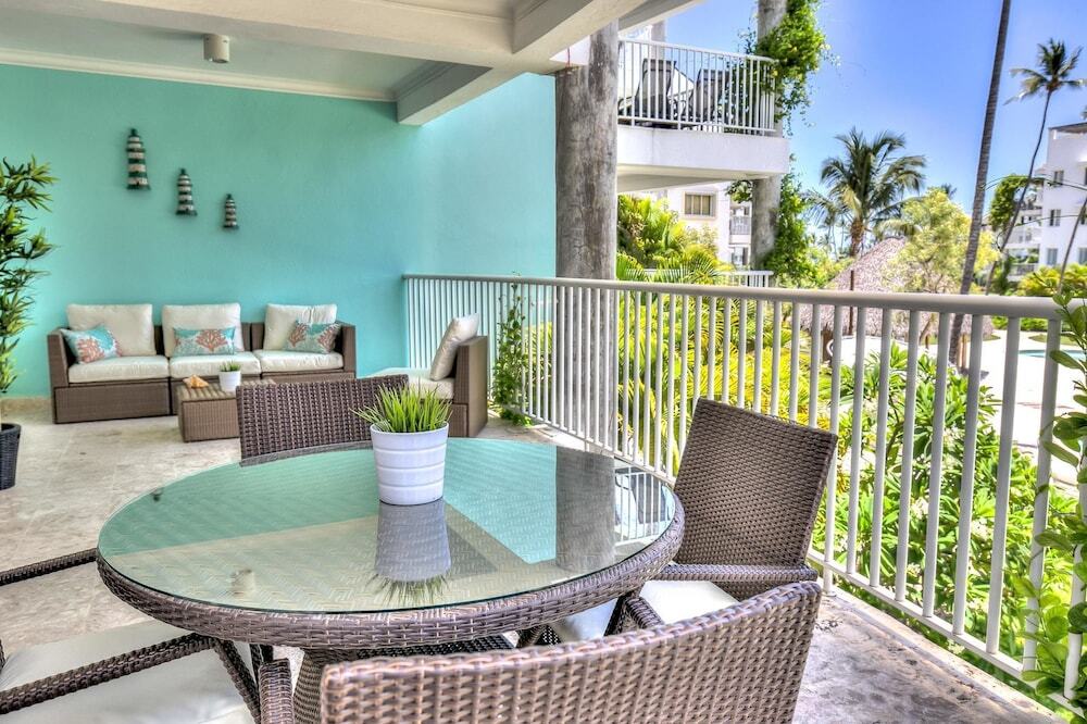 Отель Unique Apartment With Pool View and few Steps Away From The Beach, фото 8