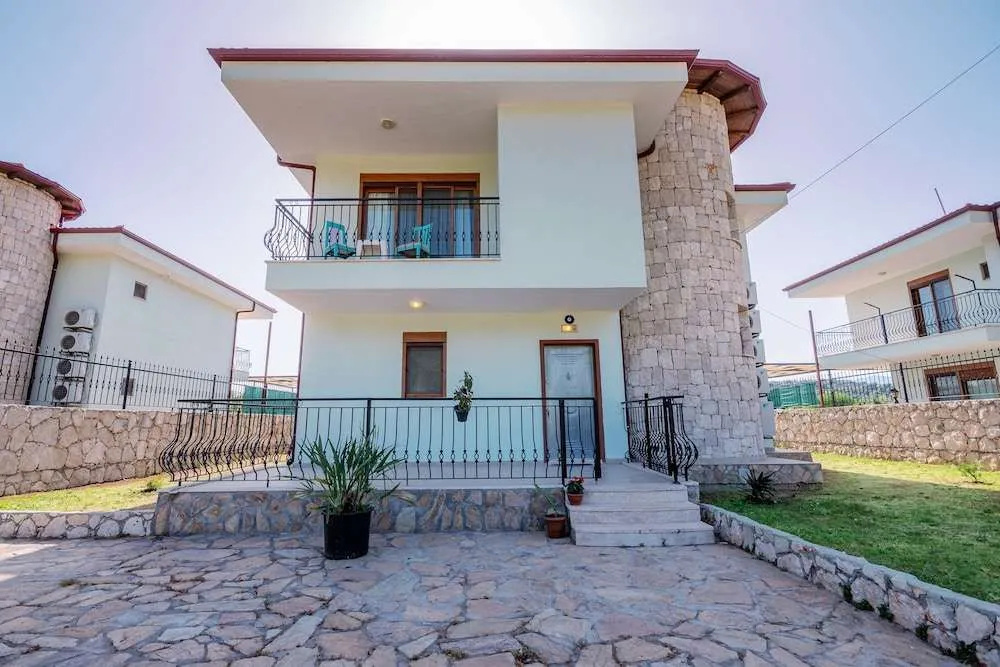 Kuytu Kas Houses