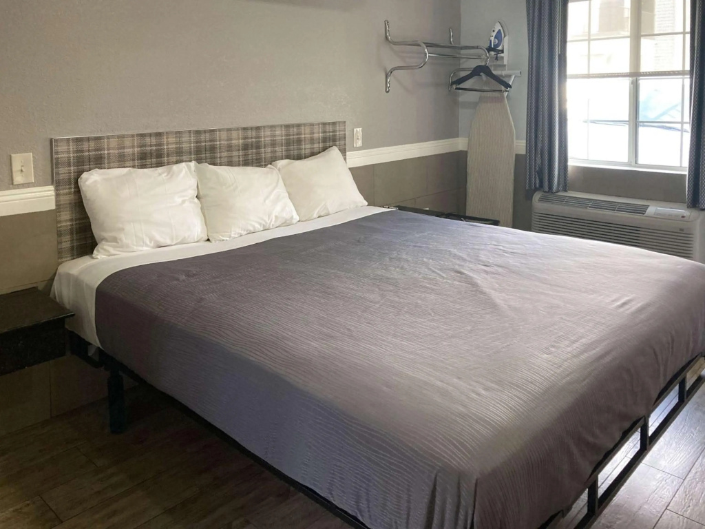 Отель Motel 6 Glendale, CA – Pasadena Burbank Los Angeles в Глендейле