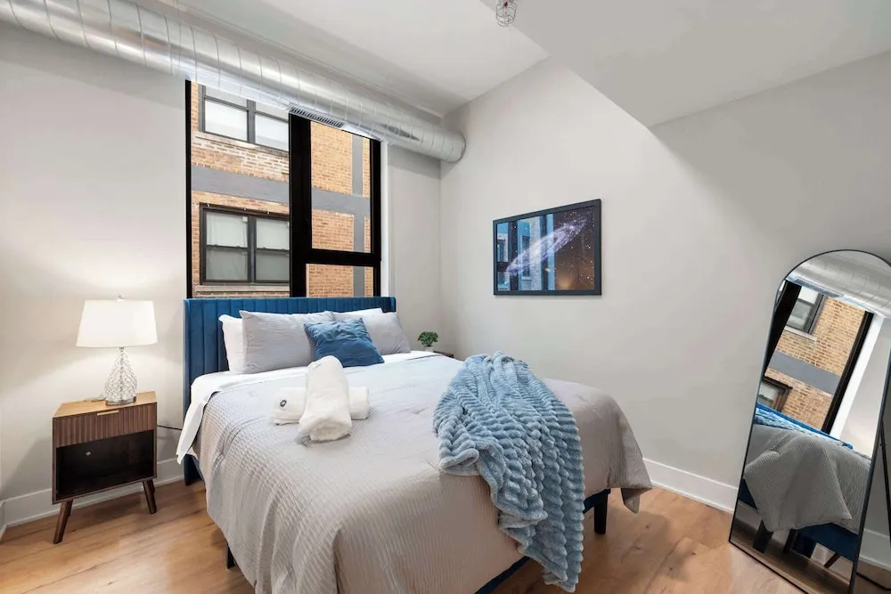 Edgewater Modern 2BR Steps to Lake City Views