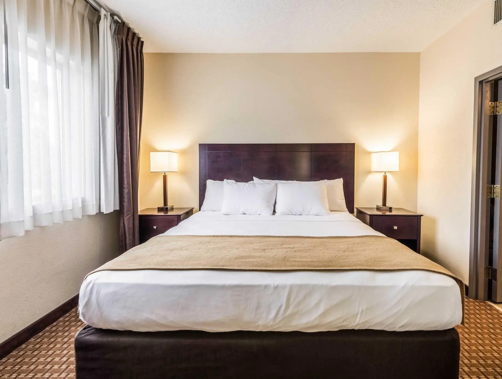 1 Bedroom Double Suite (full double bed)