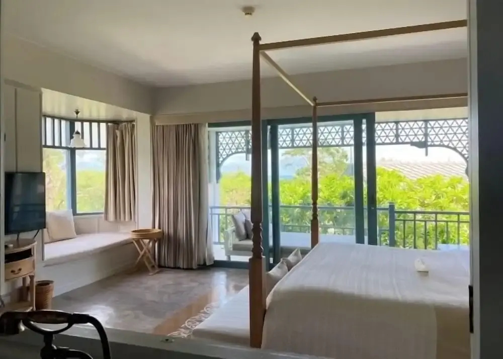 Suite with balcony and with garden view