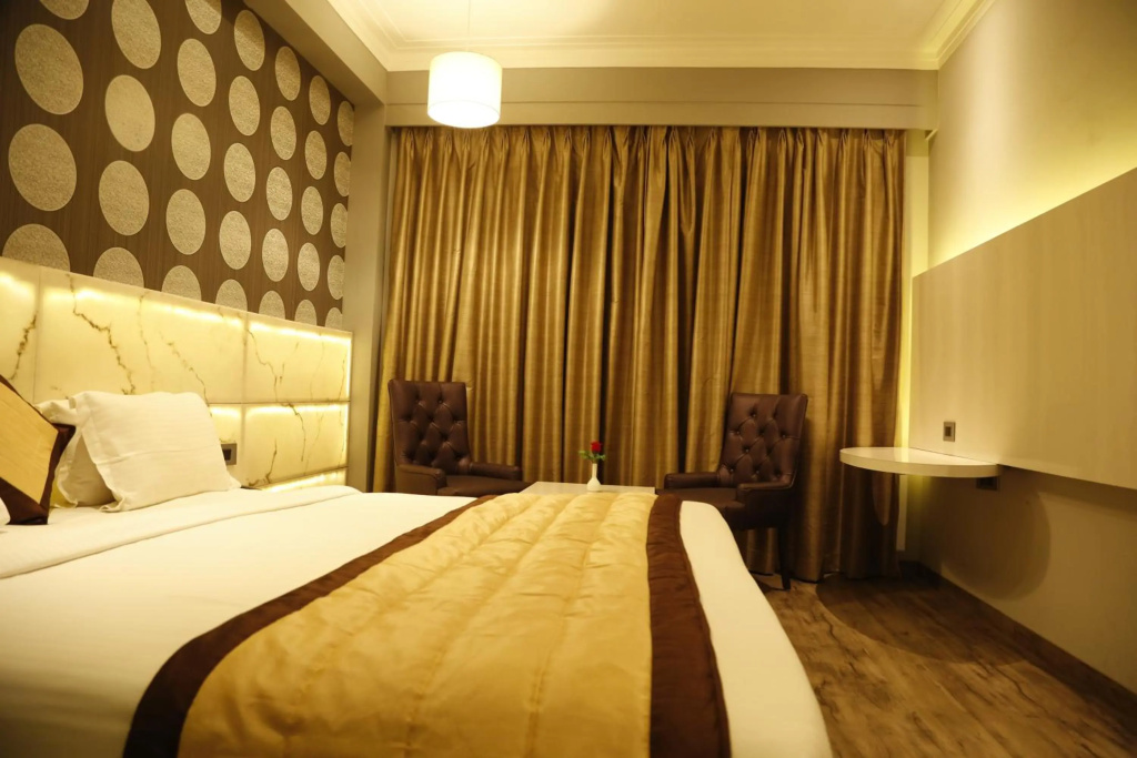 Hotel Orange — 2