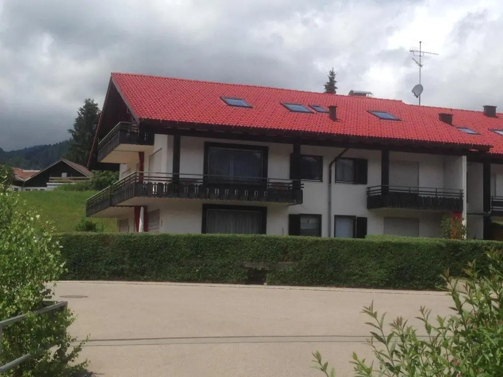Wintertraum im Allgäu Alpine und Deluxe Sonnenwinkel, 4 Sterne Klassifiziert, WLAN gratis, großer Balkon mit Bergsicht, ruhig und doch zentral gelegen, tolle neu renovierte Ferienwohnung mit separaten Schlafzimmer, Brötchenservice, Hunde auf Anfrage
