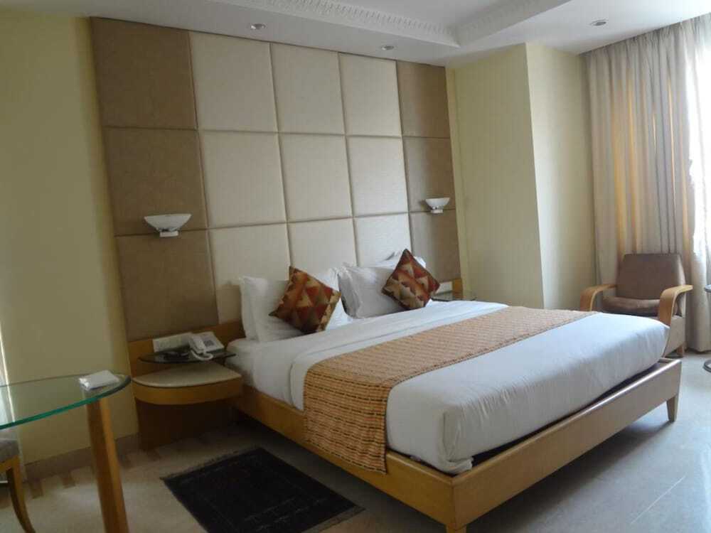 Ascot Hotel by null