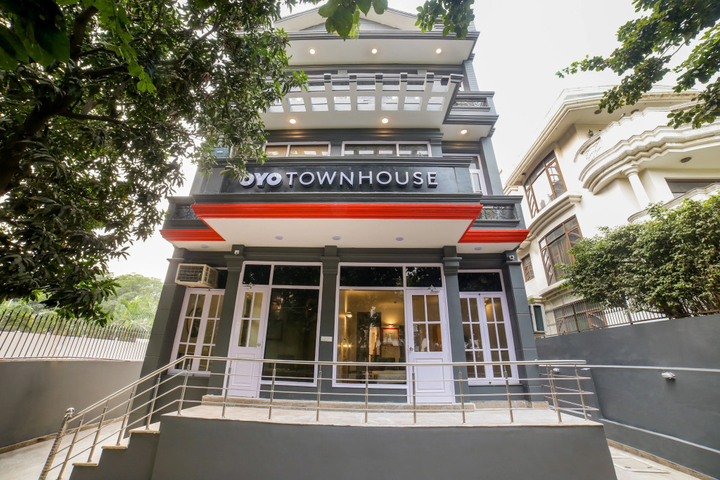 OYO 76804 OYO Townhouse 330