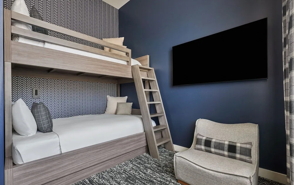 4 Bedrooms Standard Sextuple room with balcony