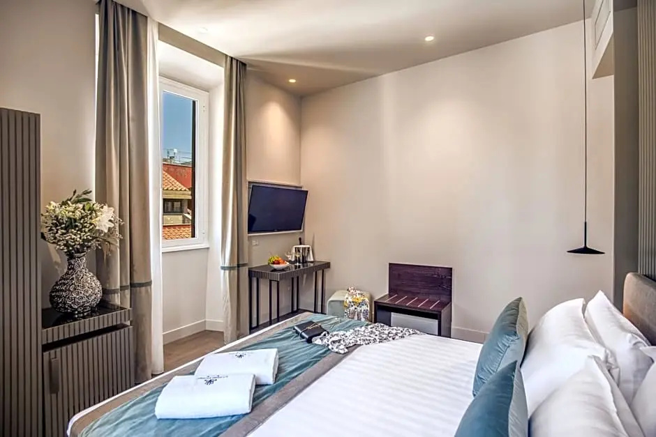Classic Double room (full double bed)