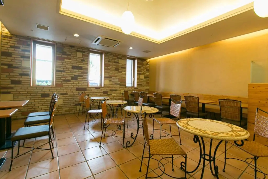 Food & Beverage