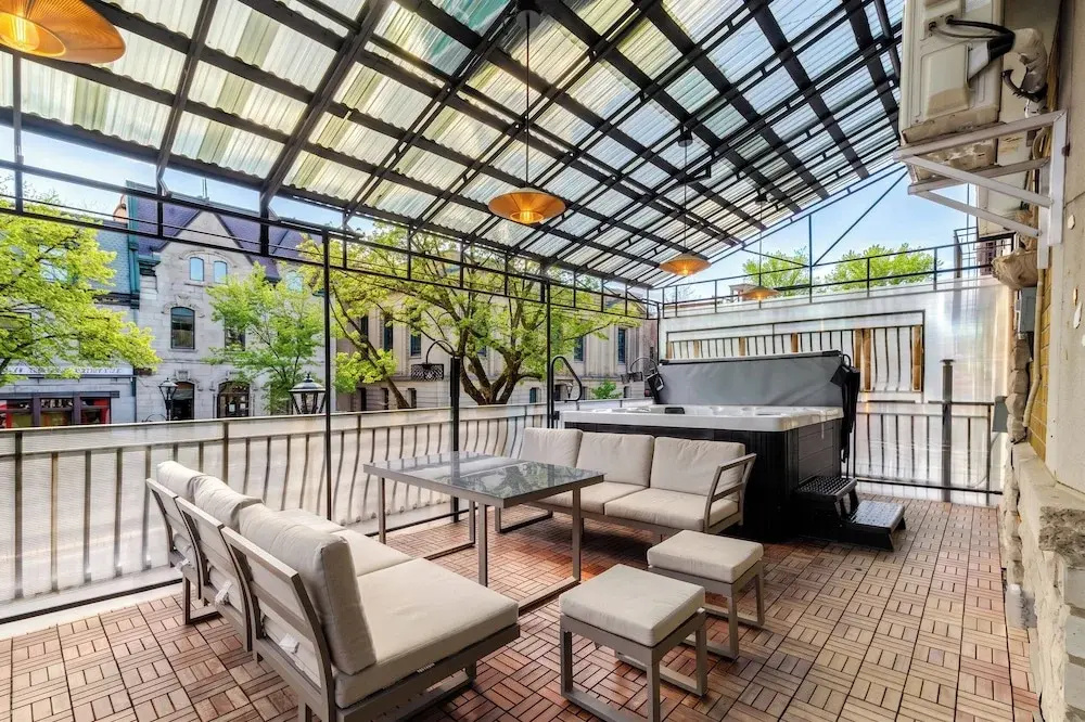 Theatre Hotel by Lodgo