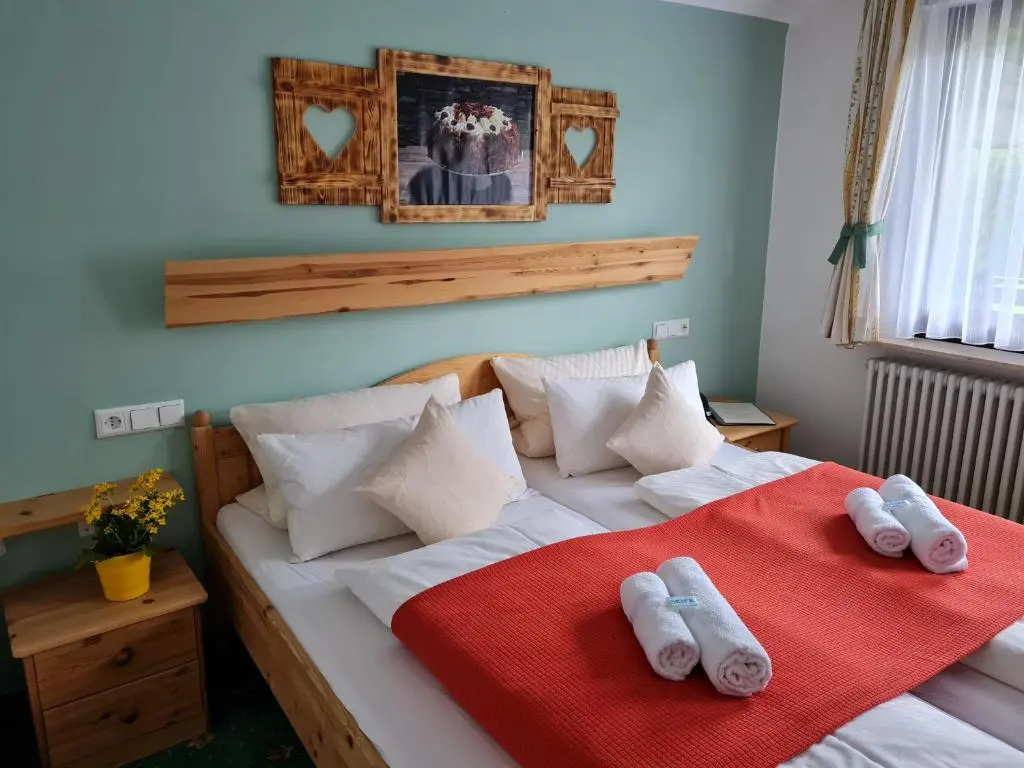 Standard Double room with balcony (full double bed)