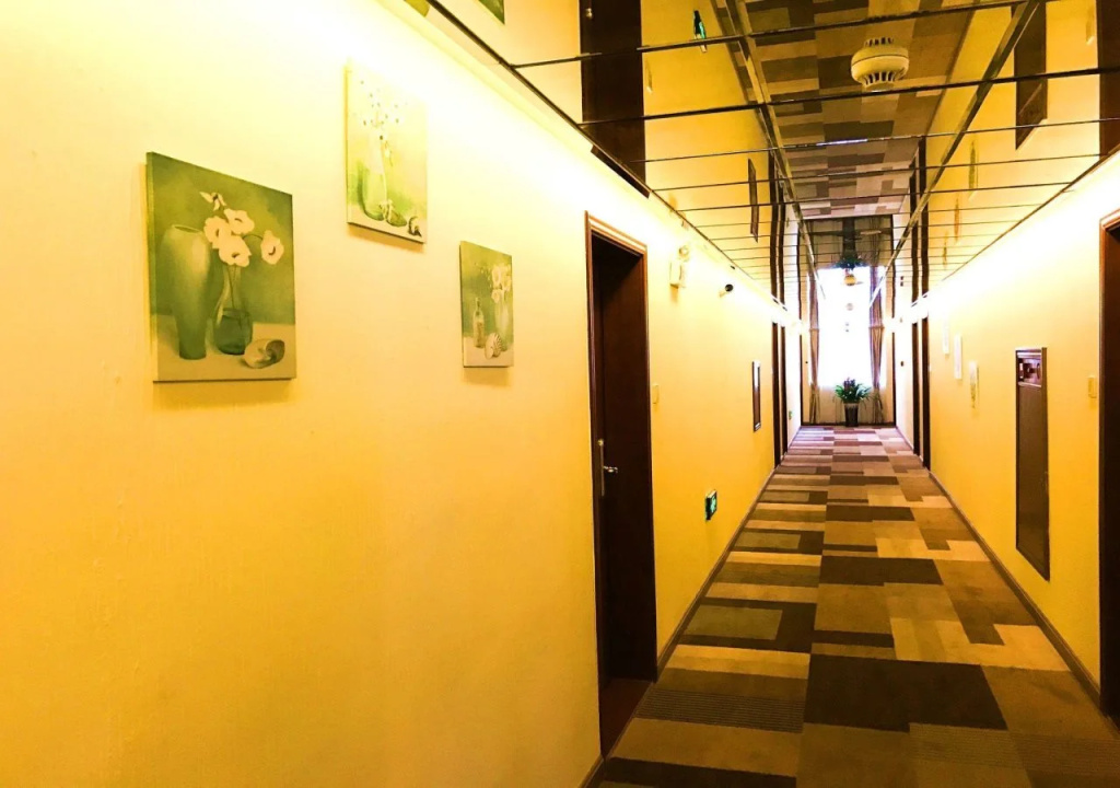 Lobby & Reception