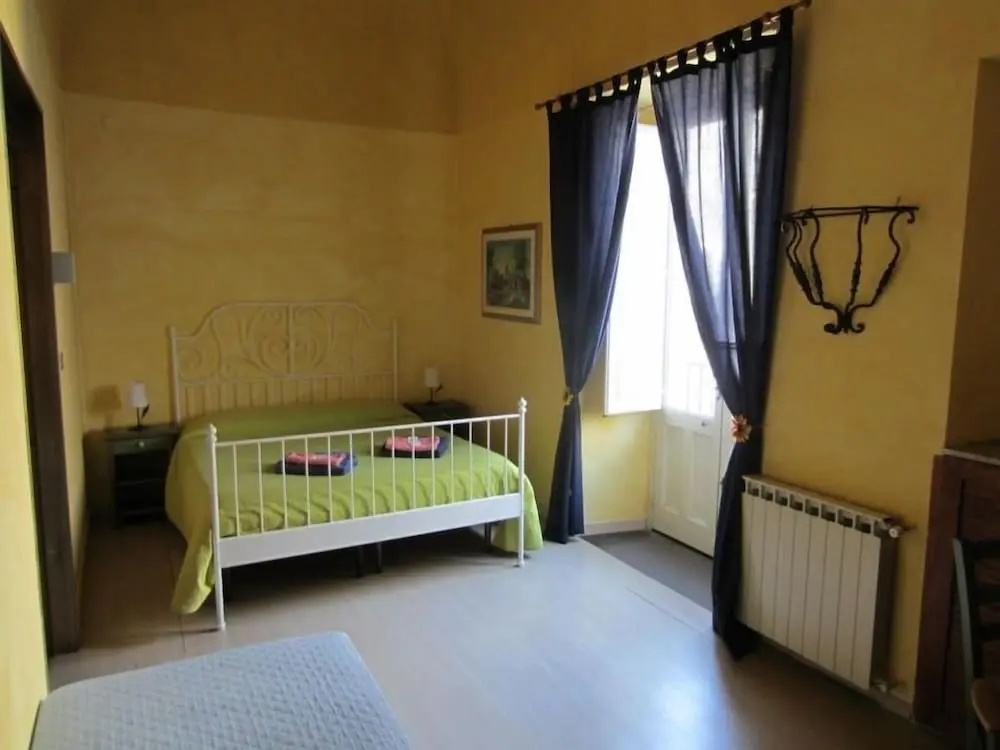 Standard Double room with balcony (full double bed)