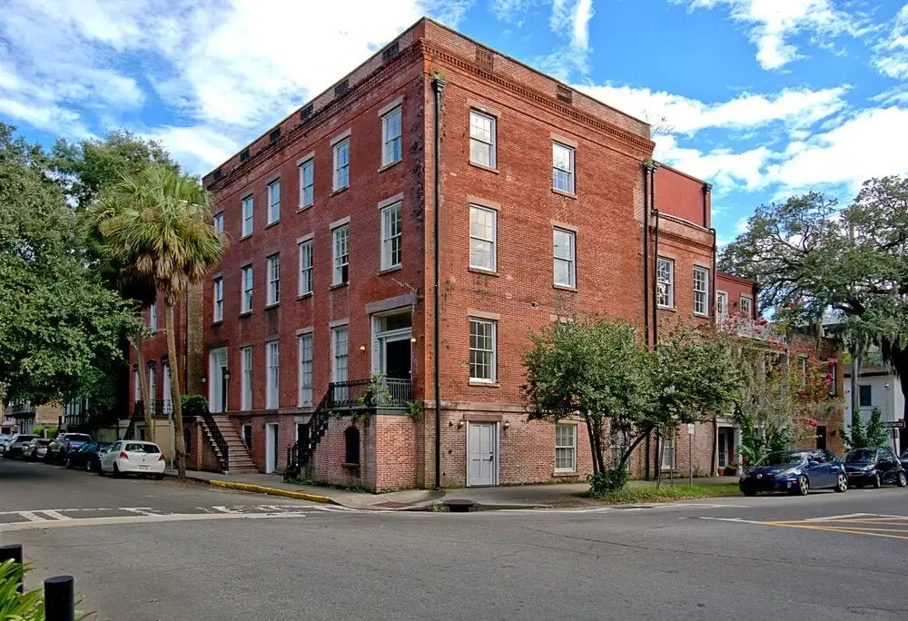 4 BR Beauty blocks from the River