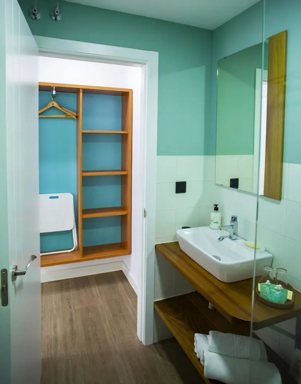 Economy room