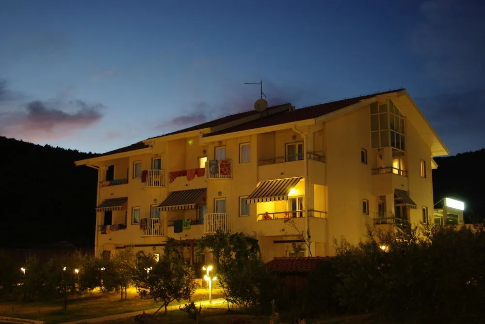 Hotel Zlatni Lav