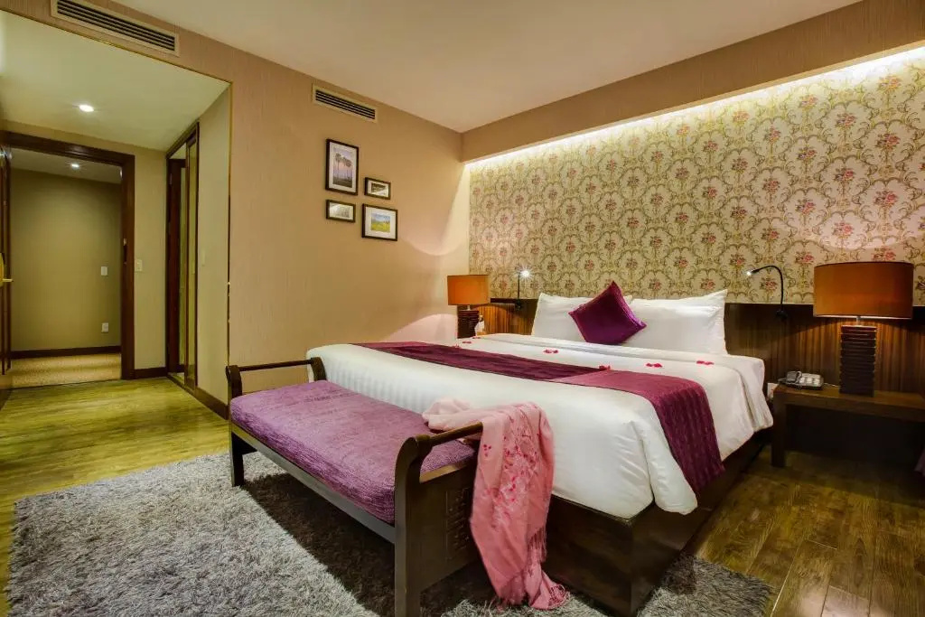Oriental Suite Hotel & Spa - Tap to explore photos