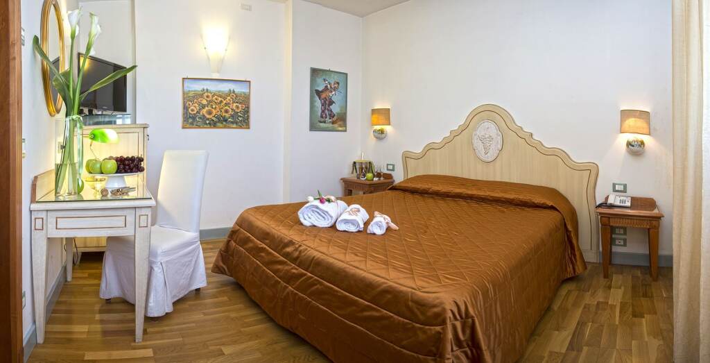 Hotel to Grappolo D'Oro by null