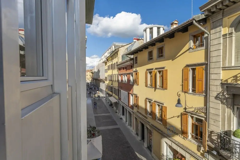 Udine Palazzo d'Aronco Modern Apartment