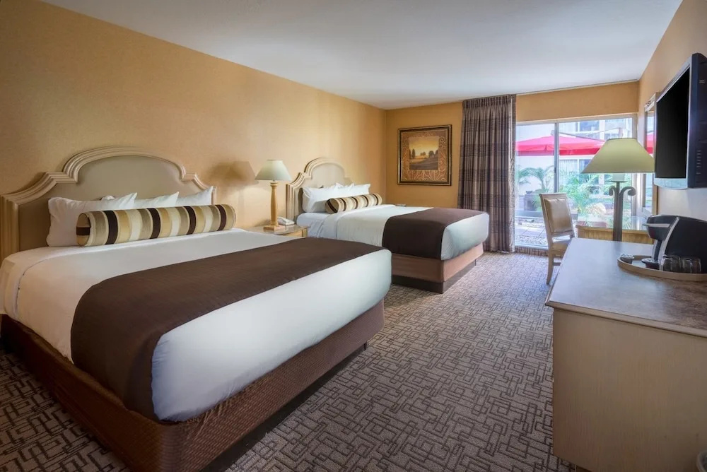 Standard Quadruple room with courtyard view