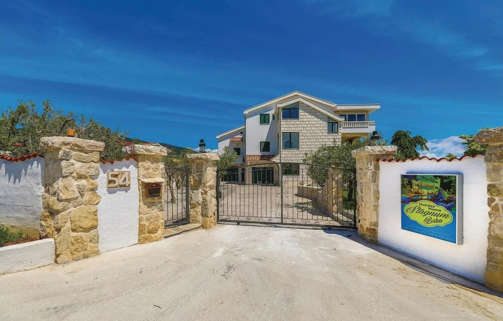 Awesome Home in Trogir With 4 Bedrooms, Jacuzzi and Sauna