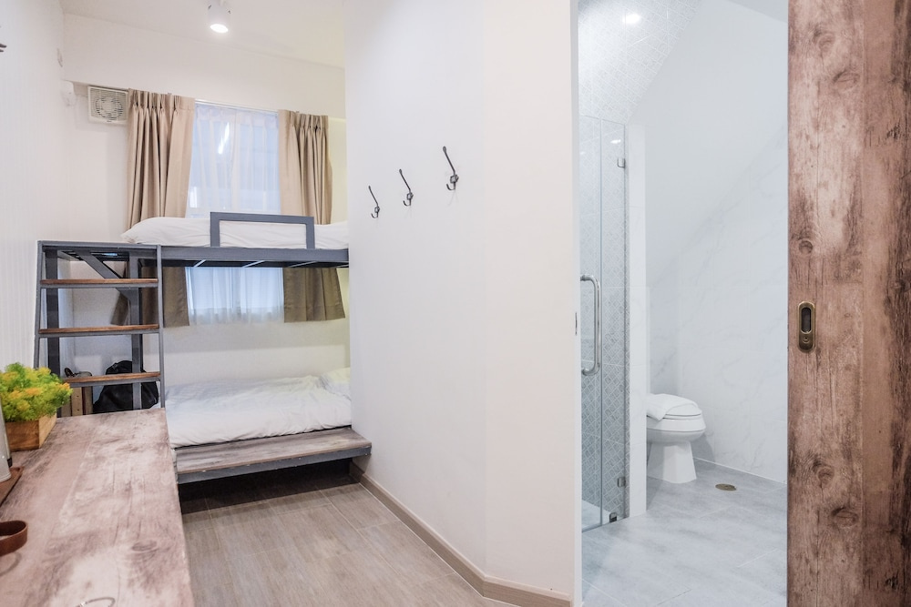 Отель Hide and Seek Boutique Hometel в Бангкоке