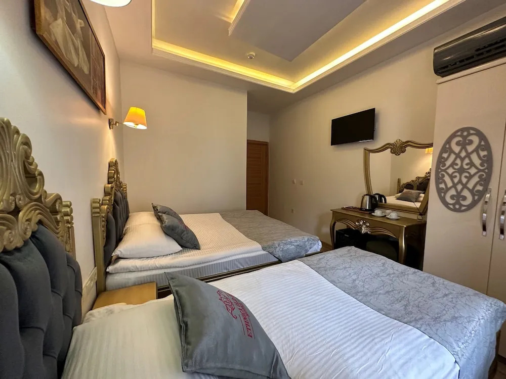 Трёхместный номер Superior в Grand Seigneur Hotel