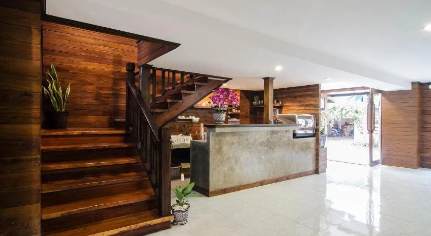 Lobby & Reception