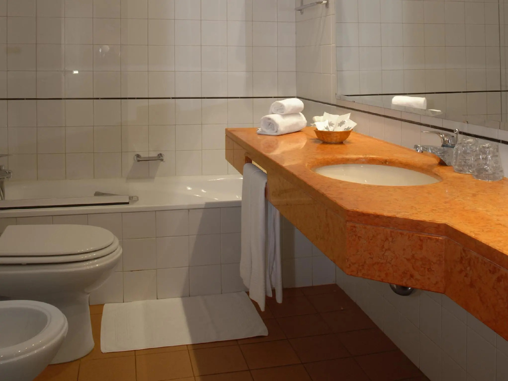 Urban Hotel Amadeos - Chambres