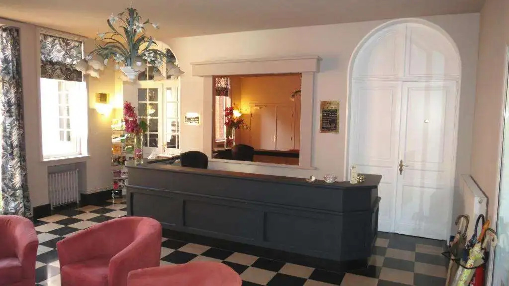 Lobby & Reception