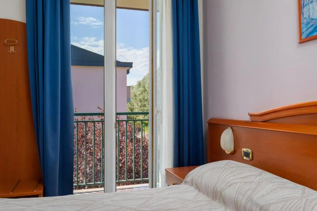 Standard Double room with balcony (full double bed)