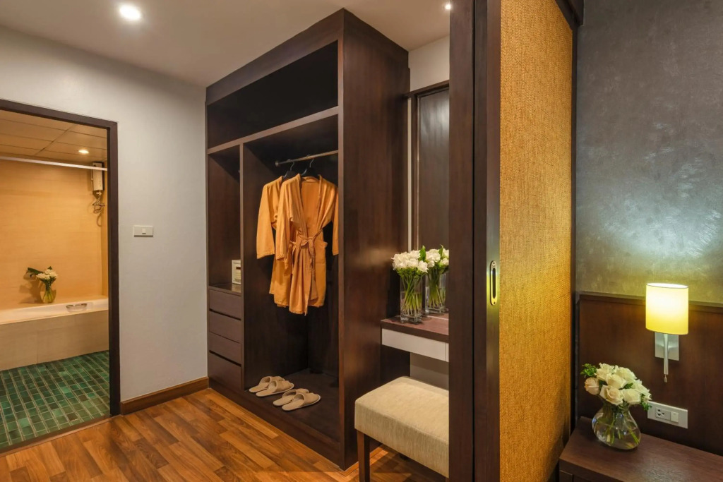 The Grand Napat Hotel And Serviced Apartment by null