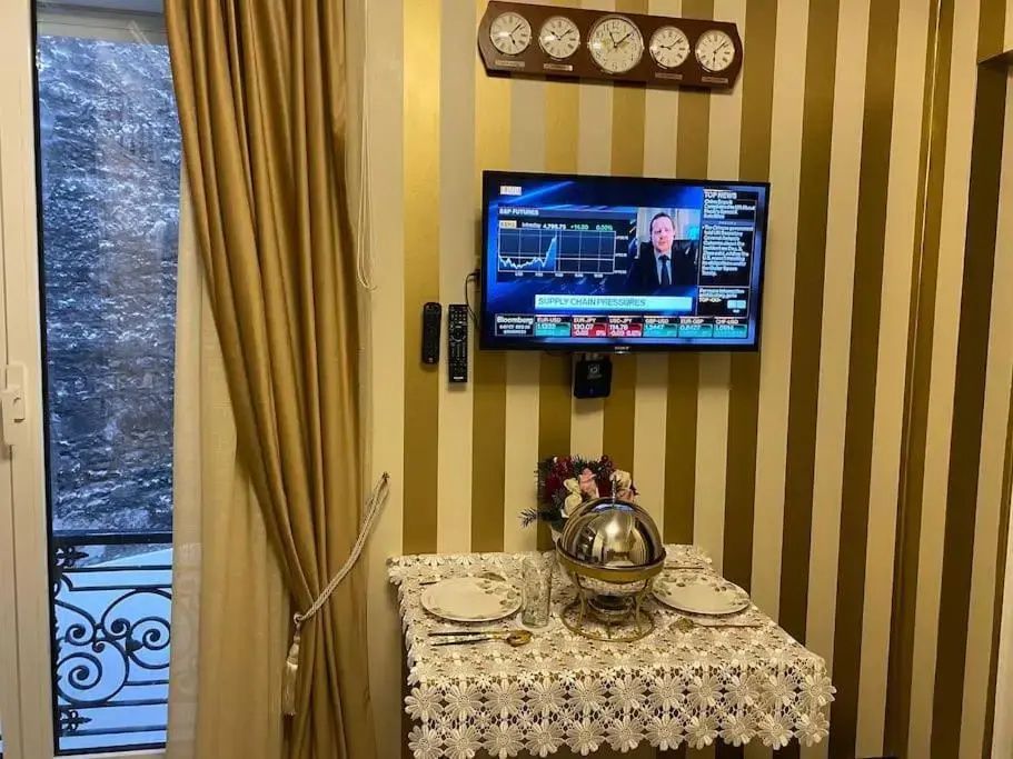 Renovated 23 2br 6p Champs Elysees-Arc de Triomphe