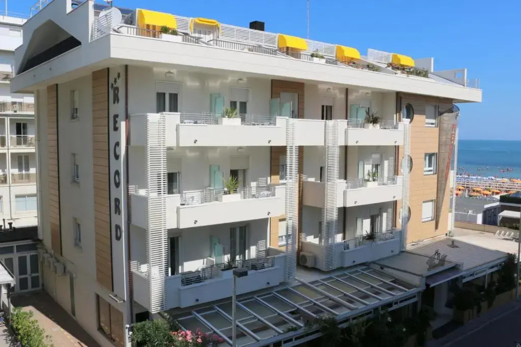Superior Triple room with partial sea view