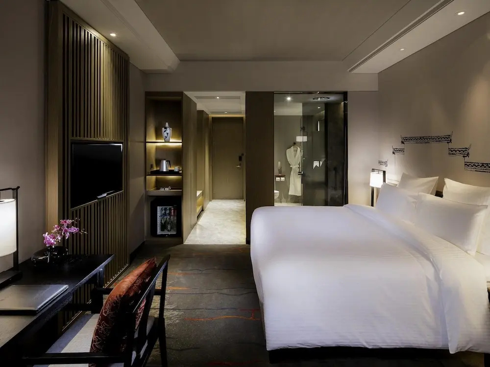 Superior Double room with city view (full double bed)