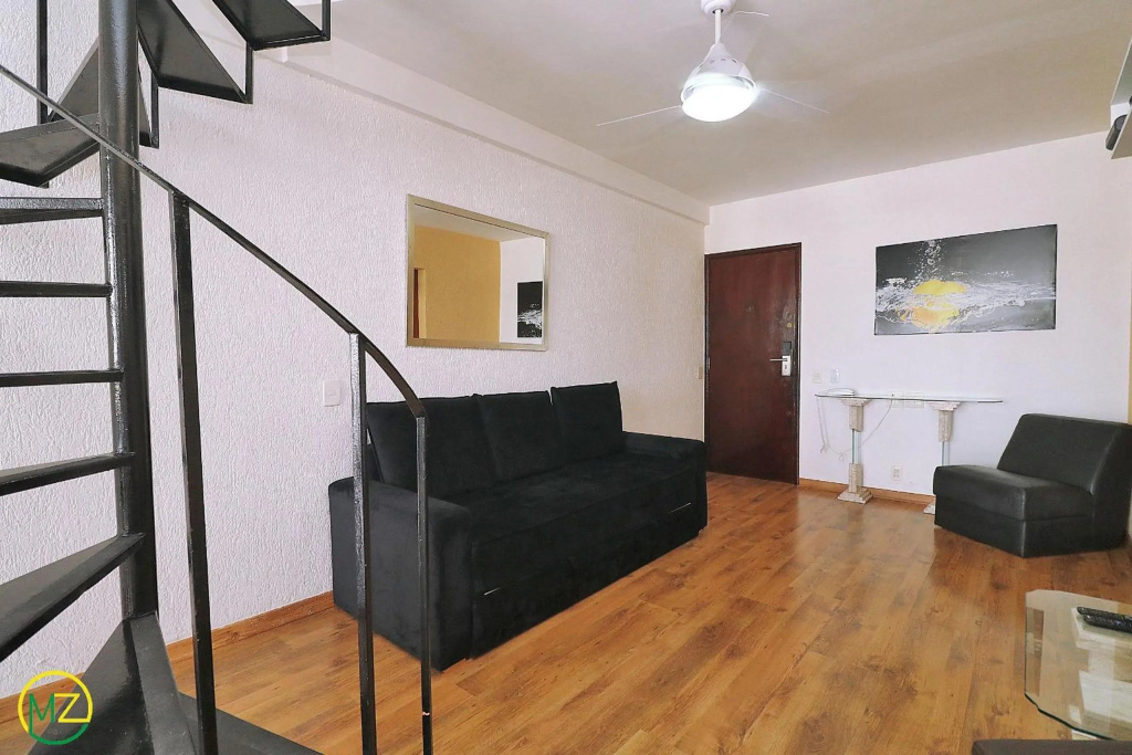 Amável cobertura duplex com piscina particular, a 2 minutos da praia de Copacabana!