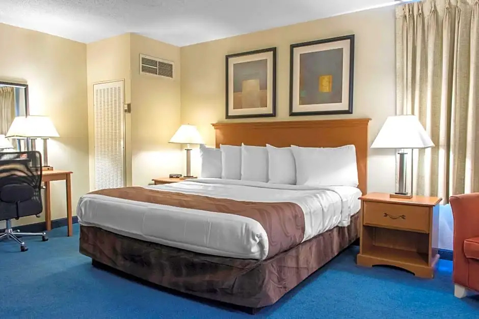 Days Inn by Wyndham Penn State - Tap to explore photos