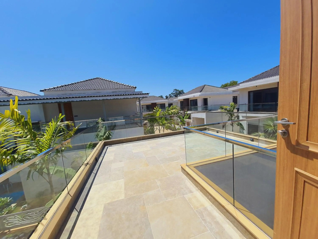 Melhor Stays- Mayberry 5 BHK