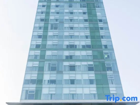 Beachfront 2 Bedroom Appartment with Glass wall by Villuxy