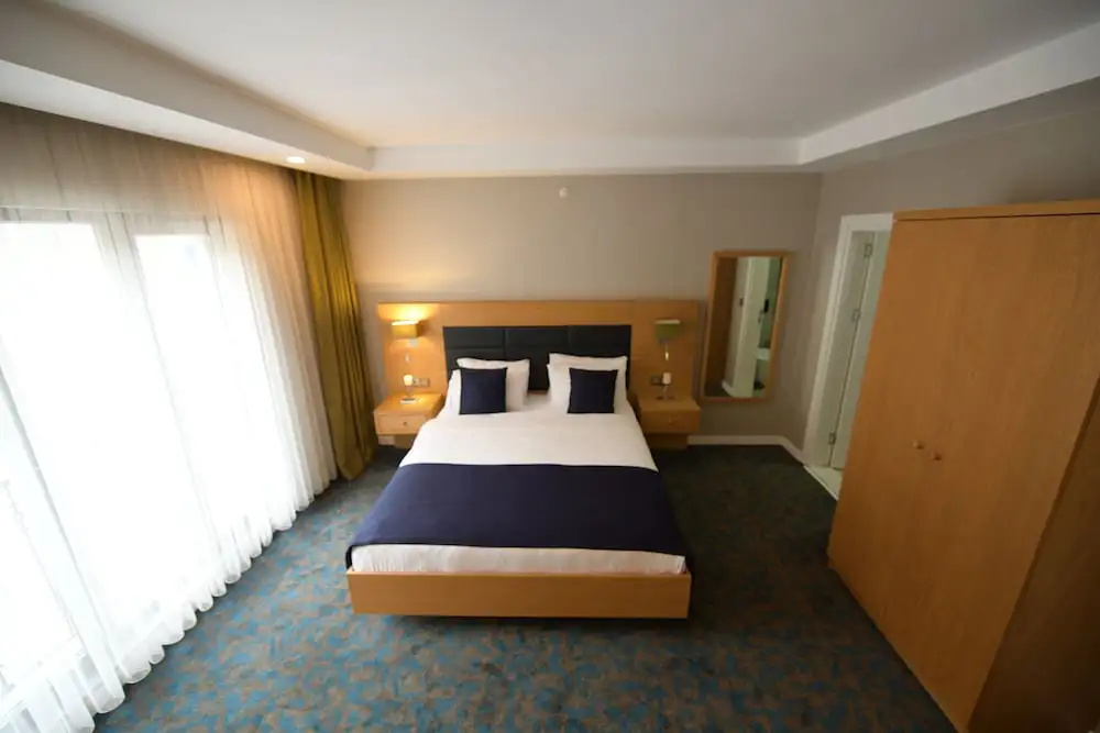 Deluxe Double room with city view (full double bed)